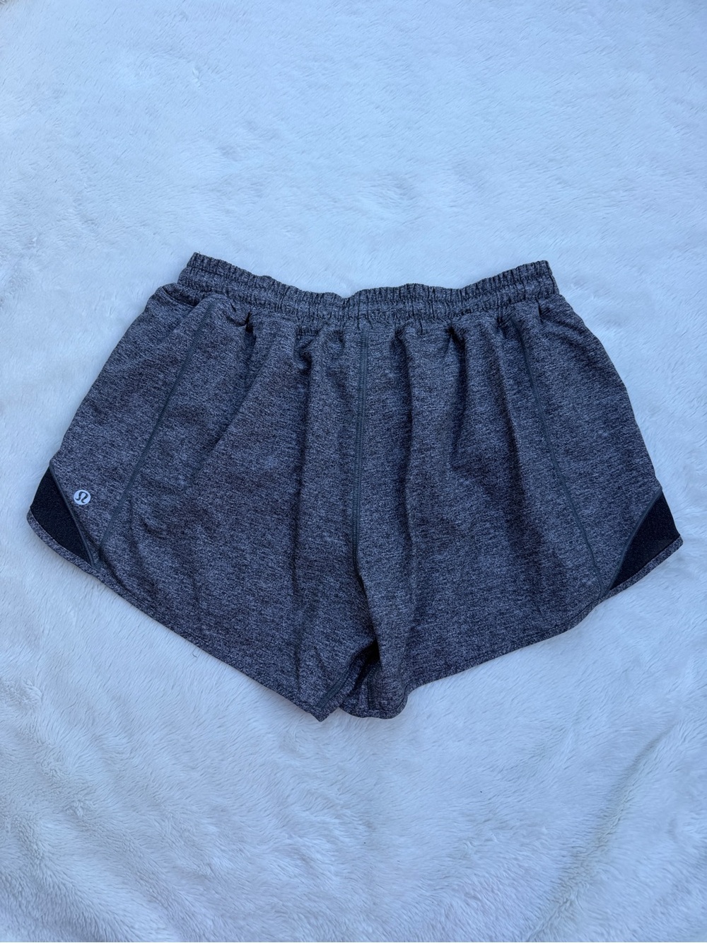 lululemon athletica hotty hot II long 4”Women's Heathered black Athletic Shorts - Picture 3 of 6